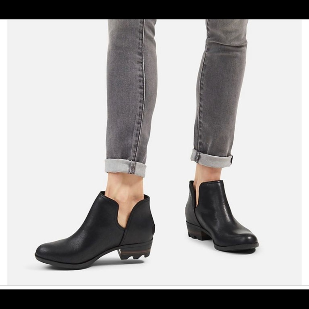 Sorel Lolla II cut out booties